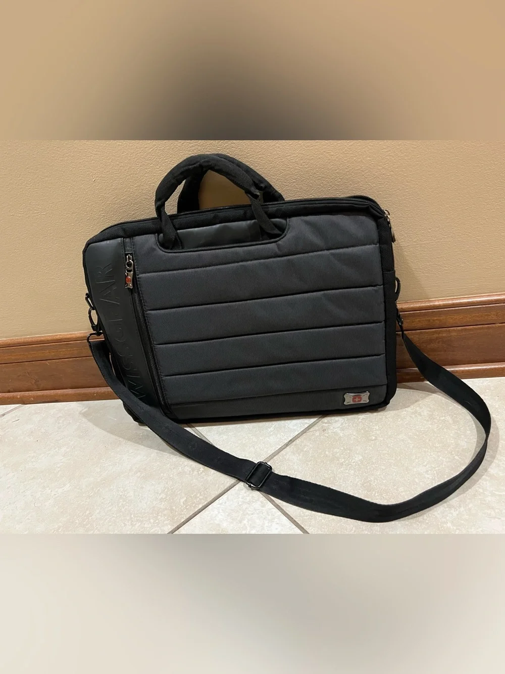 SwissGear Black Quilted Laptop Messenger Bag with Shoulder Strap